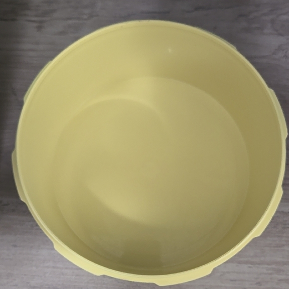 Vintage Tuppeware Yellow Servalier Food Storage Container 1204 and 1205 - Picture 5 of 5